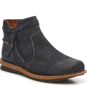 Born Wynter NWOT Black Suede Winter Comfort Booties Sz 10
